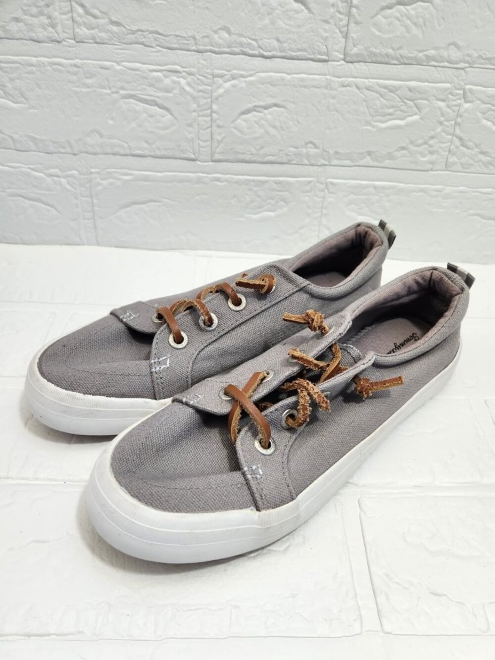 Tommy Bahama Sneakers Women Size 7.5 Gray Low Top Canvas Slip-On Comfort Casual